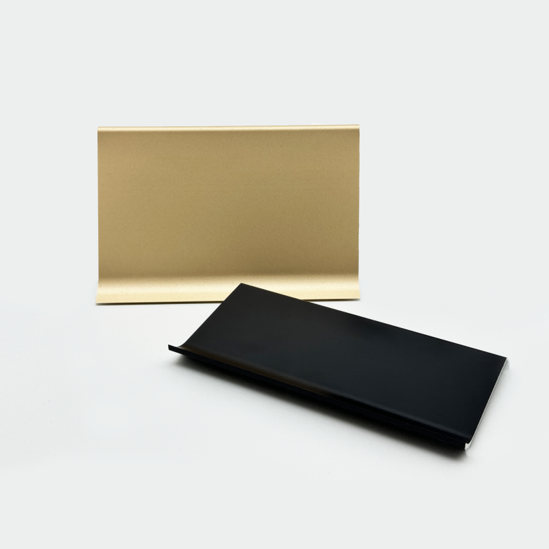 Base de pared de aluminio de 2 mm de espesor y 40, 60 y 100 mm de altura.